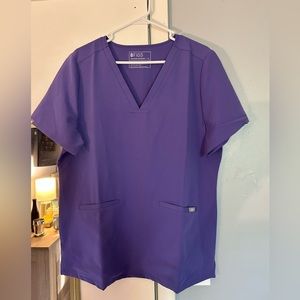 Figs Amethyst Casma Three Pocket Scrub Top size XL